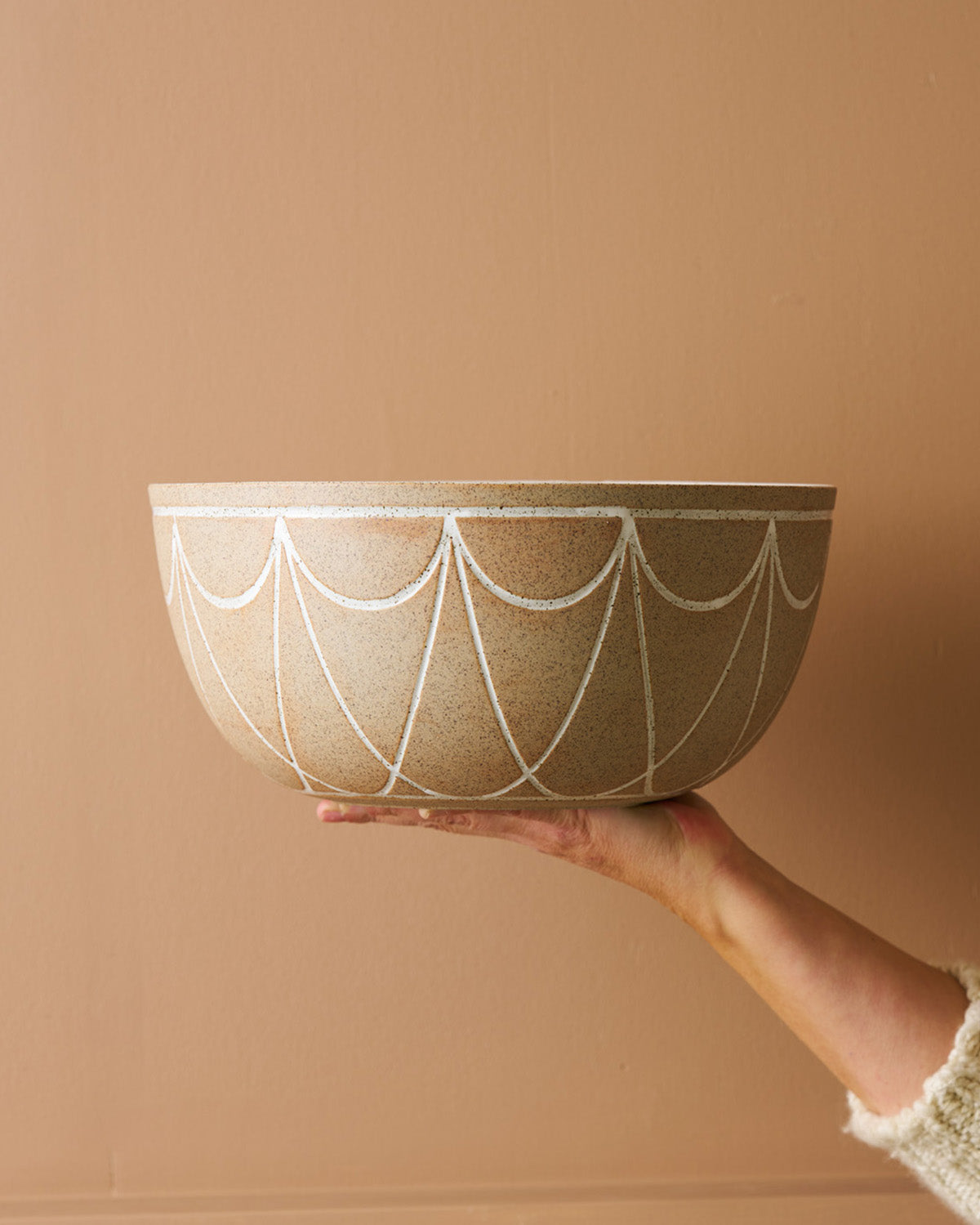 Robert Gordon Large Bowl W/Etching Natural Entertainer